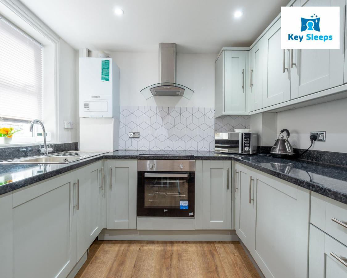 Five Bedroom Spacious Modern House By Keysleeps Short Lets Workington Lake District Beach Exterior photo